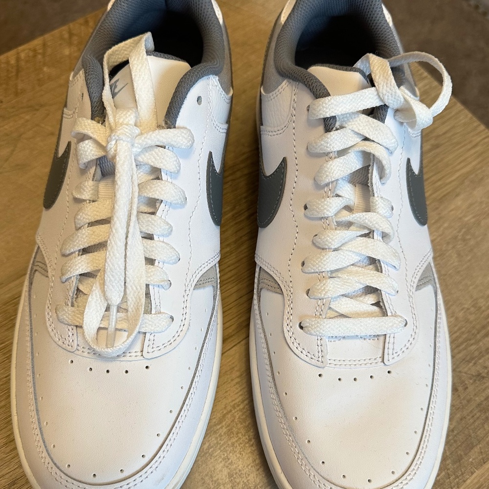 Nike sneakers womans